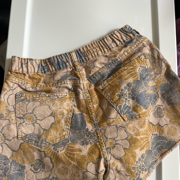 Anthropologie Pilcro Lara Ultra High Rise Frayed Denim Shoetd Flower size S - Picture 4 of 4